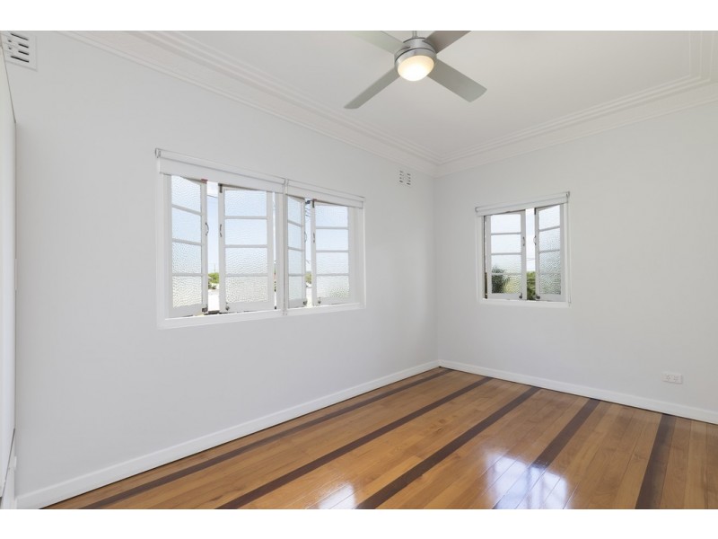 118 Holland Road, Holland Park QLD 4121