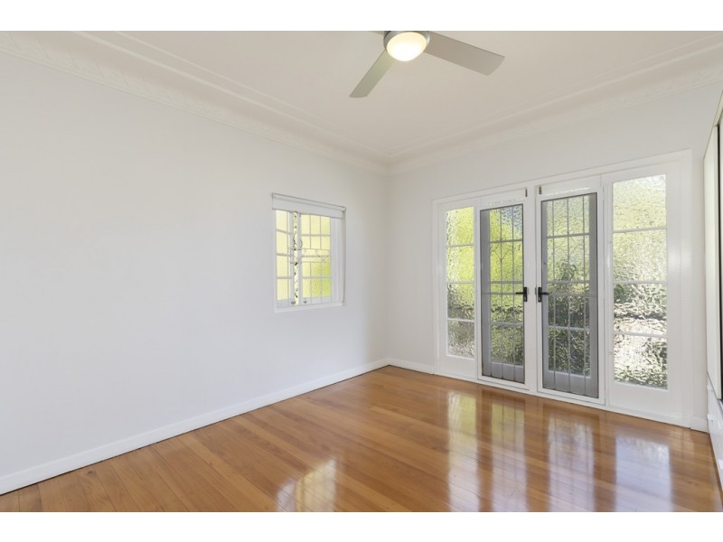 118 Holland Road, Holland Park QLD 4121