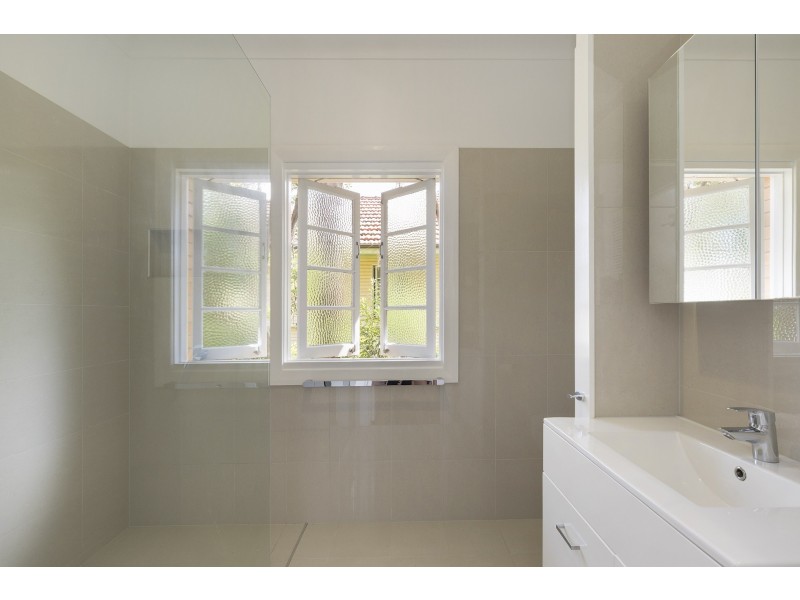 118 Holland Road, Holland Park QLD 4121