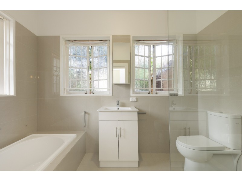 118 Holland Road, Holland Park QLD 4121
