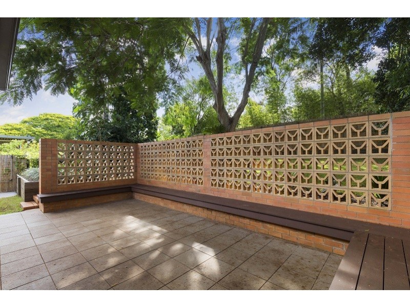 118 Holland Road, Holland Park QLD 4121