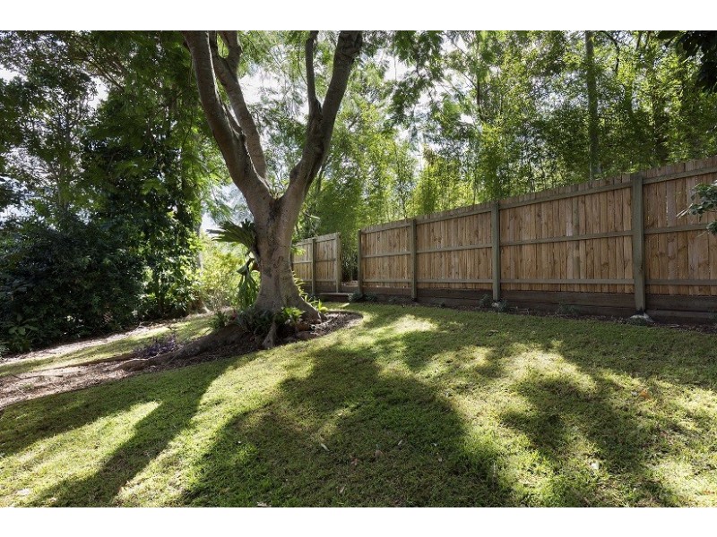 118 Holland Road, Holland Park QLD 4121