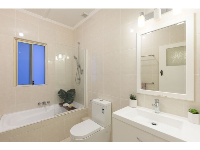 75 Junction Road, Morningside QLD 4170