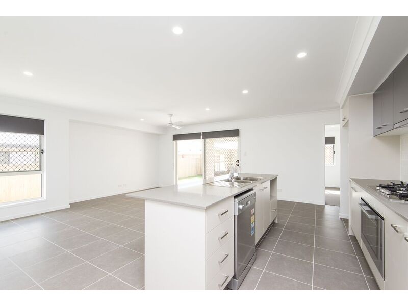 8 Narella Street, Collingwood Park QLD 4301