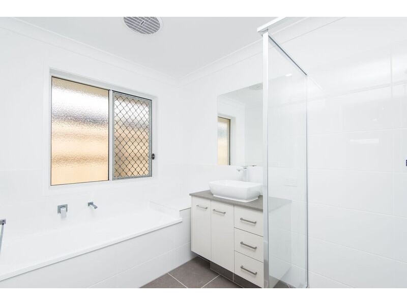 8 Narella Street, Collingwood Park QLD 4301