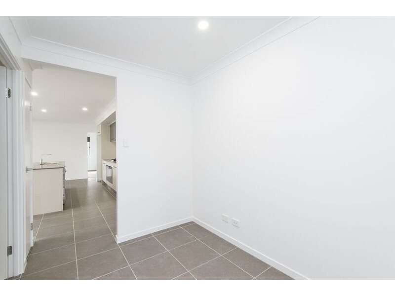 8 Narella Street, Collingwood Park QLD 4301