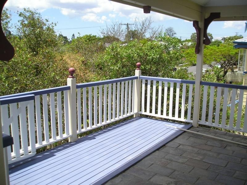 18 Headfort Street, Greenslopes QLD 4120