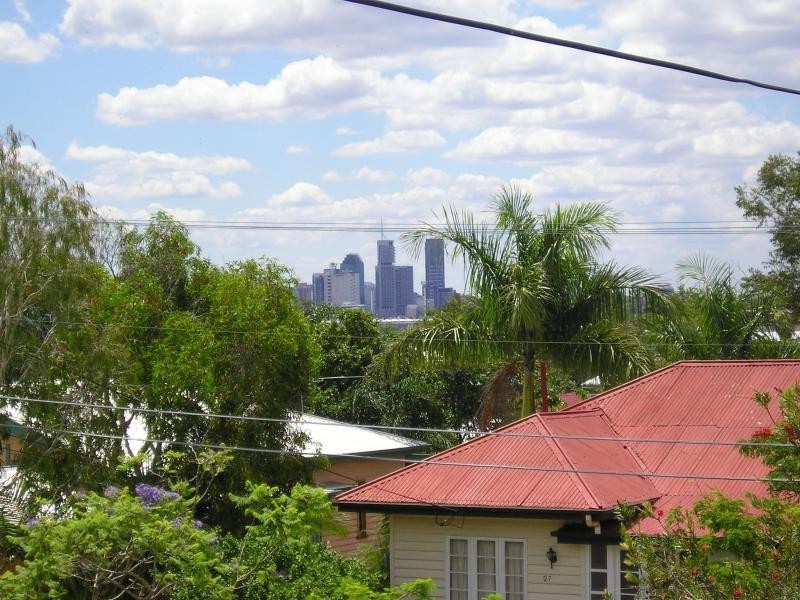 18 Headfort Street, Greenslopes QLD 4120