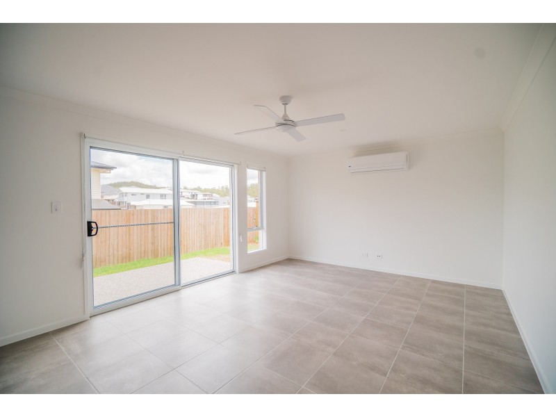 6 Cairo Way, Spring Mountain QLD 4124