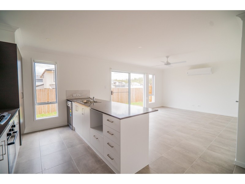 6 Cairo Way, Spring Mountain QLD 4124