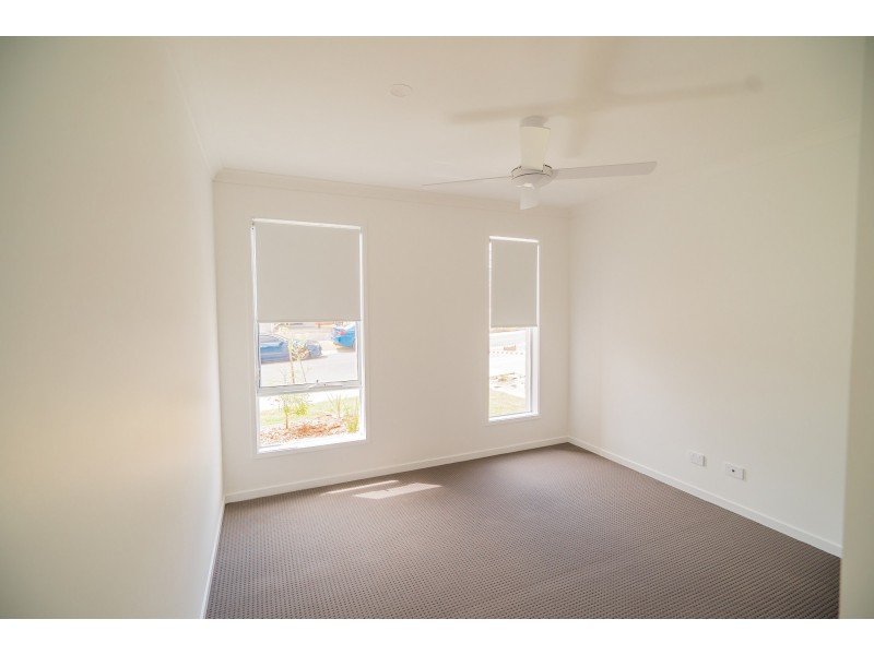 6 Cairo Way, Spring Mountain QLD 4124