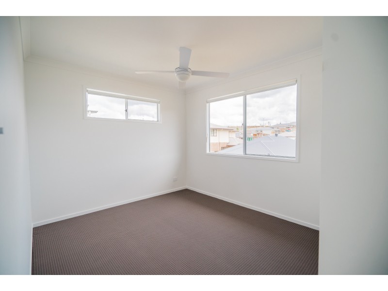 6 Cairo Way, Spring Mountain QLD 4124