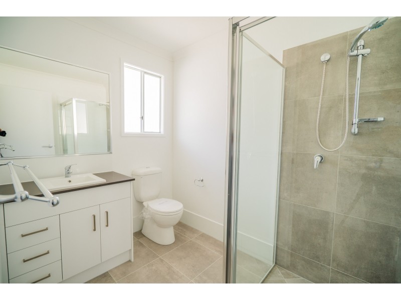 6 Cairo Way, Spring Mountain QLD 4124