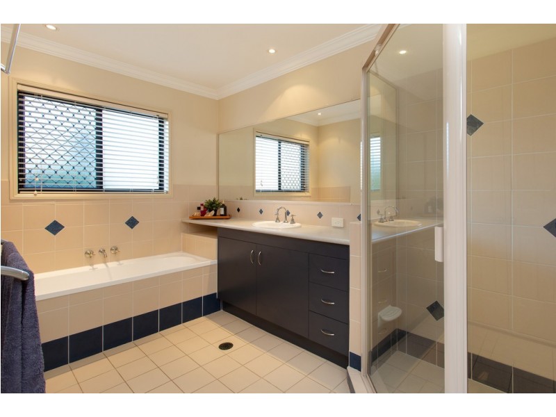 9 Allan Day Drive, Wellington Point QLD 4160