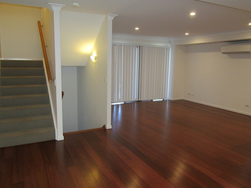 4/8 Oasis Close, Manly West QLD 4179