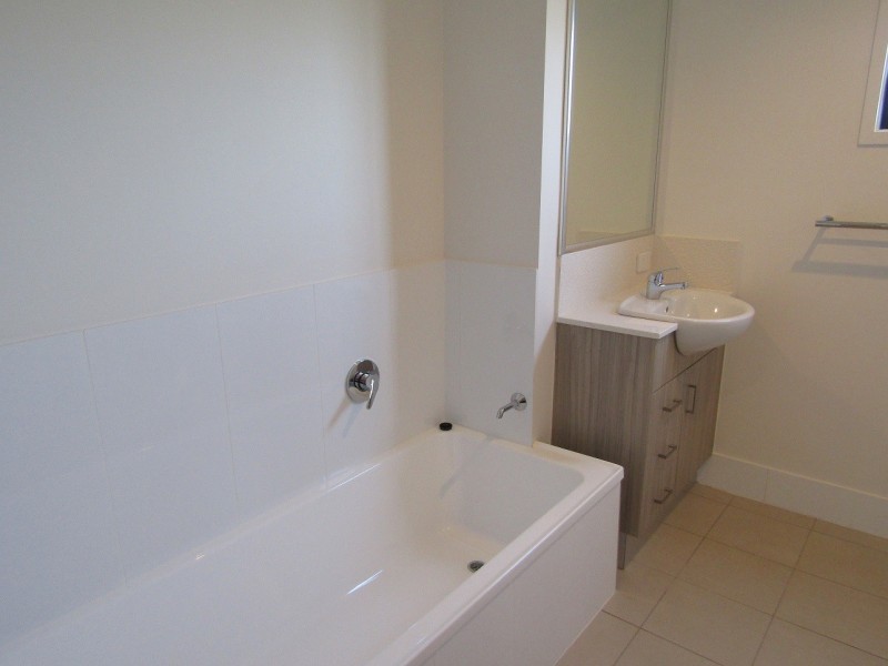 4/8 Oasis Close, Manly West QLD 4179
