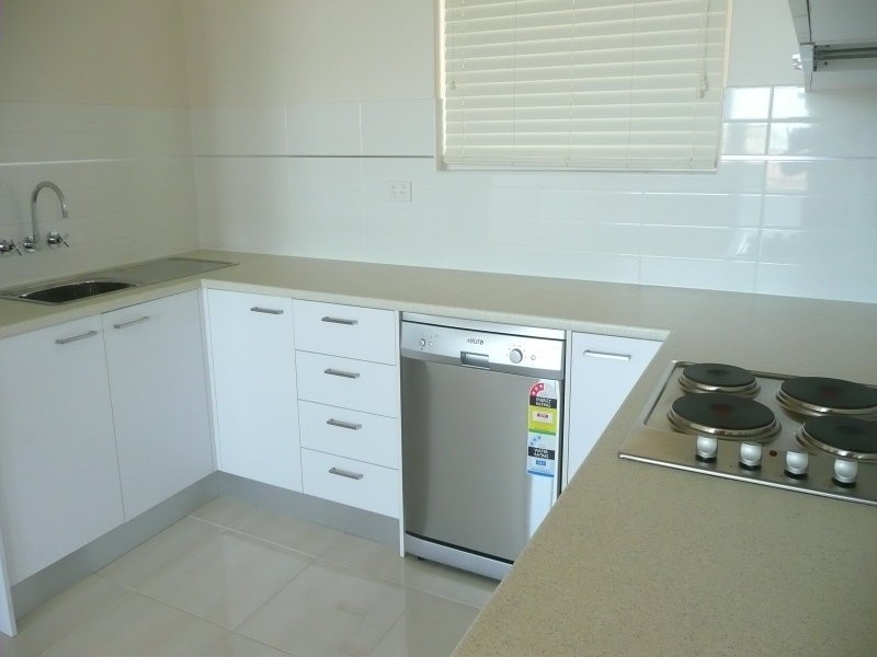 2/241 Cavendish Road, Coorparoo QLD 4151