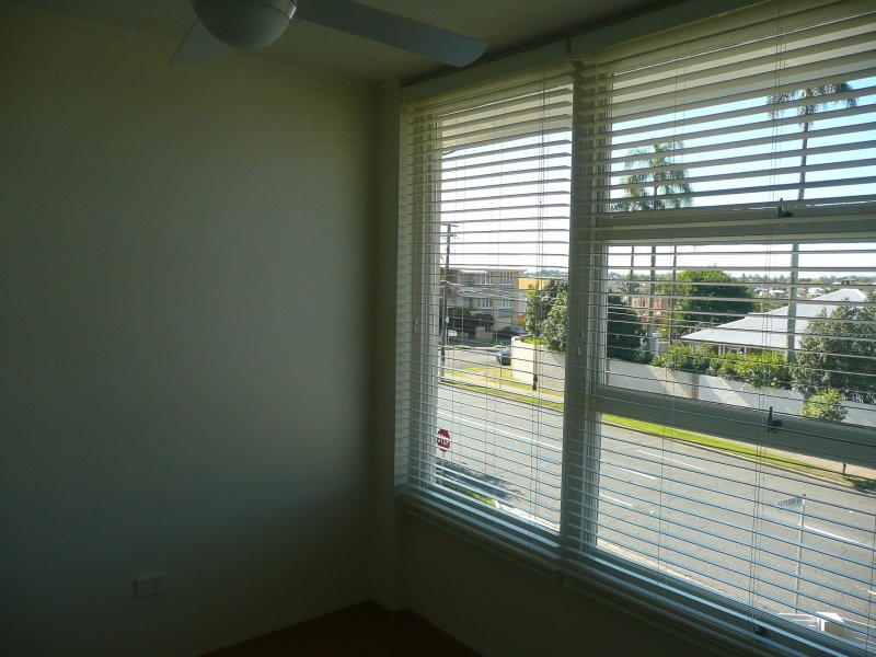 2/241 Cavendish Road, Coorparoo QLD 4151