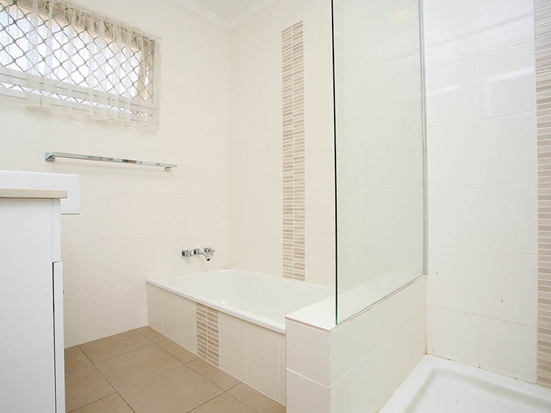 240 Bapaume Road, Holland Park QLD 4121