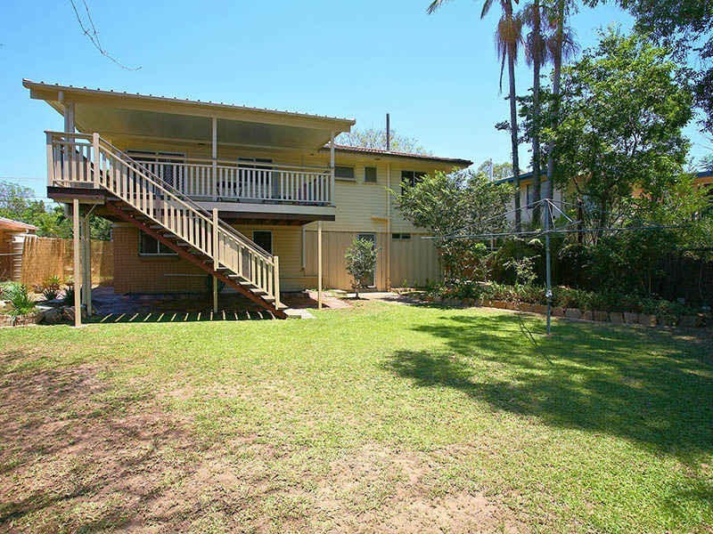 240 Bapaume Road, Holland Park QLD 4121