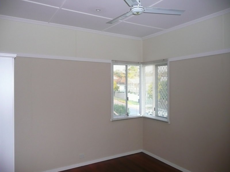 158 Morehead Avenue, Norman Park QLD 4170