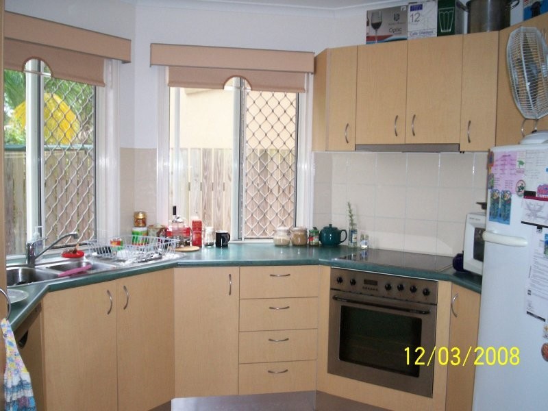 2/37 Nelson Parade, Indooroopilly QLD 4068