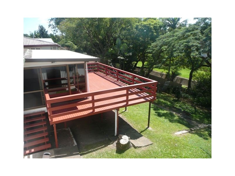 7 Oatland Crescent, Holland Park QLD 4121