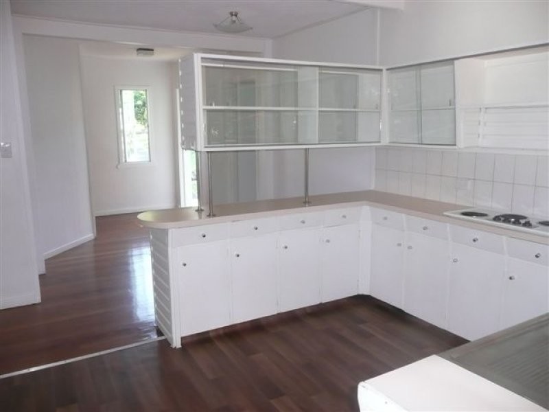 7 Oatland Crescent, Holland Park QLD 4121