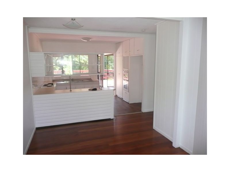 7 Oatland Crescent, Holland Park QLD 4121