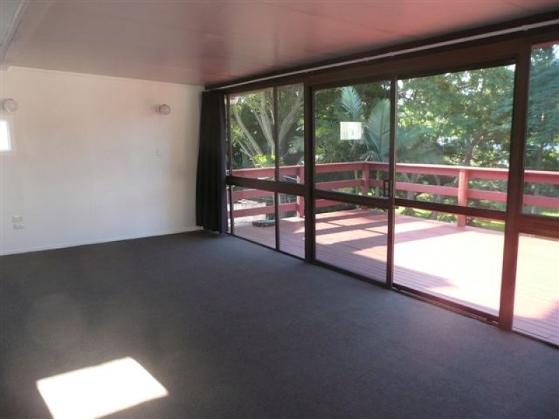 7 Oatland Crescent, Holland Park QLD 4121