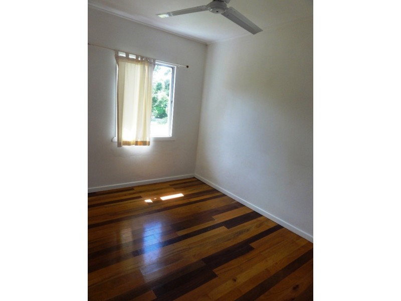 7 Oatland Crescent, Holland Park QLD 4121