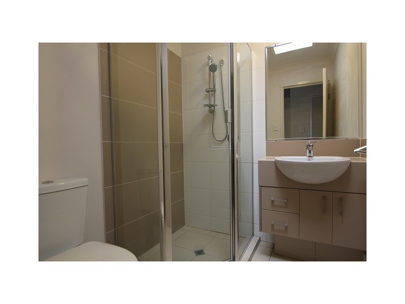 2/58 Ross Street, Woolloongabba QLD 4102