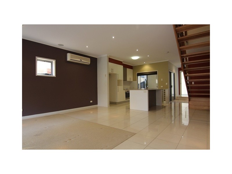 2/71 Anzac Road, Carina QLD 4152