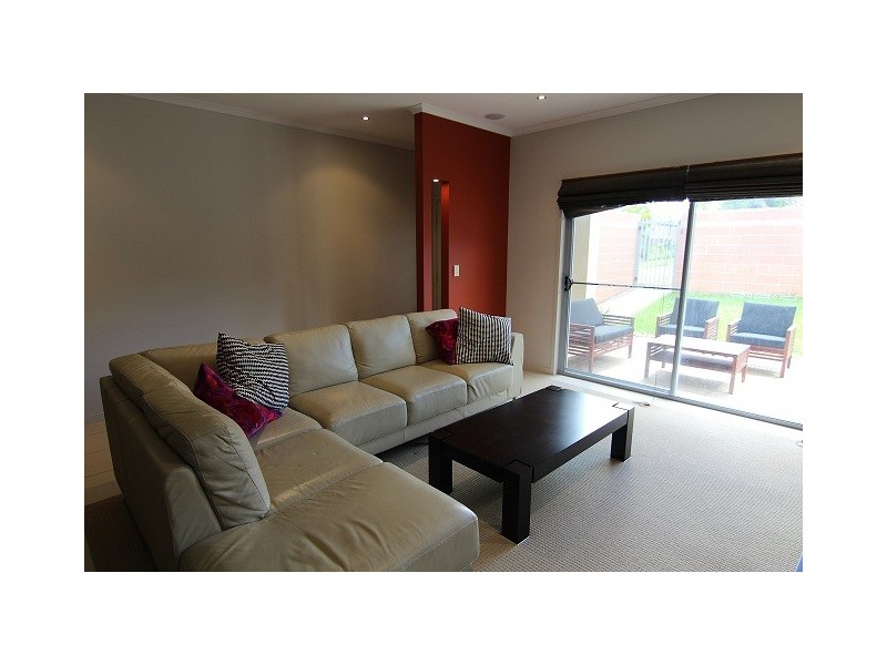 2/71 Anzac Road, Carina QLD 4152