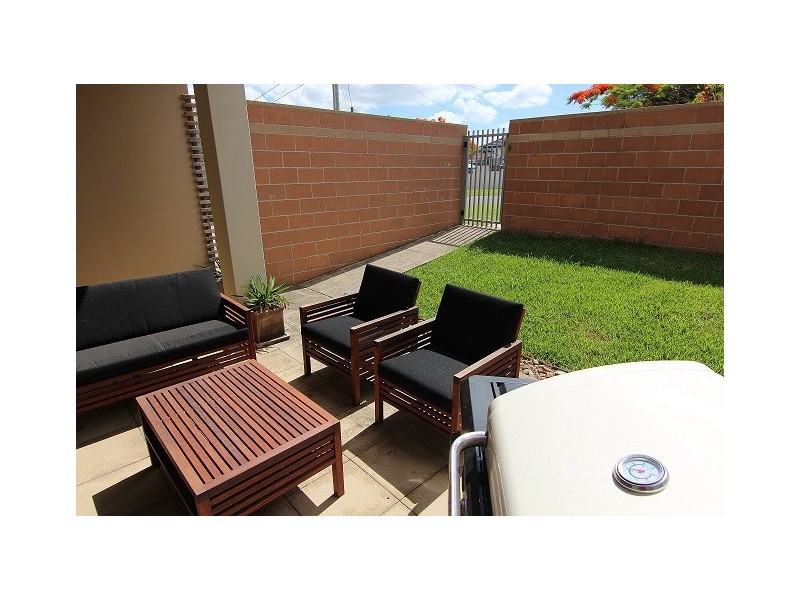 2/71 Anzac Road, Carina QLD 4152