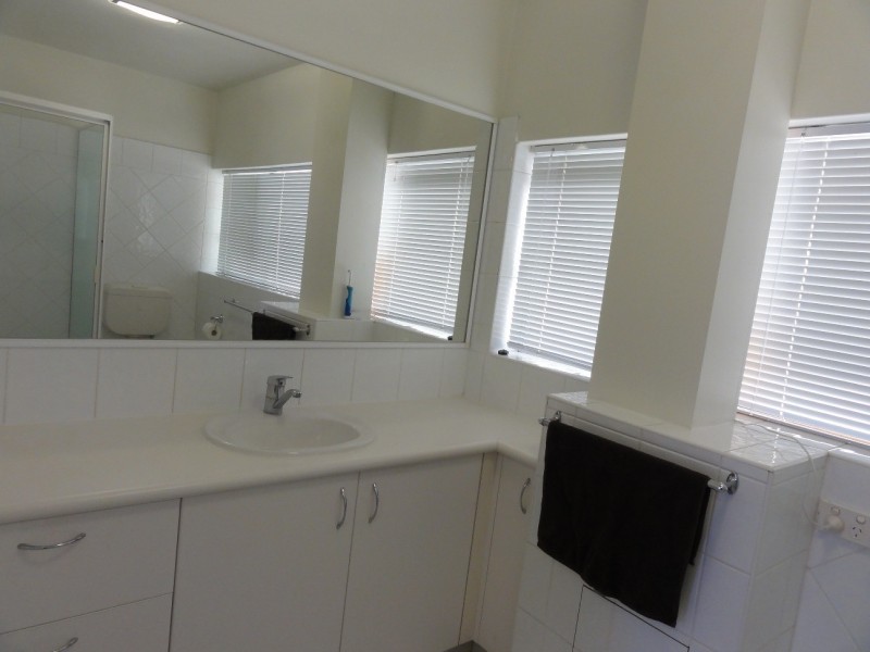 2/5 Burt Street, Auchenflower QLD 4066