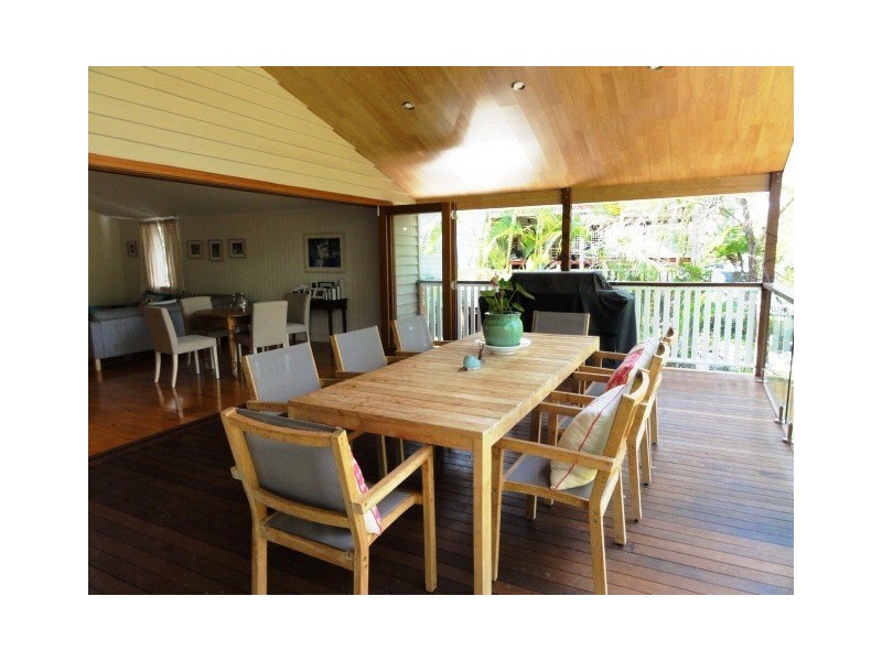 16 Glen Street, Coorparoo QLD 4151