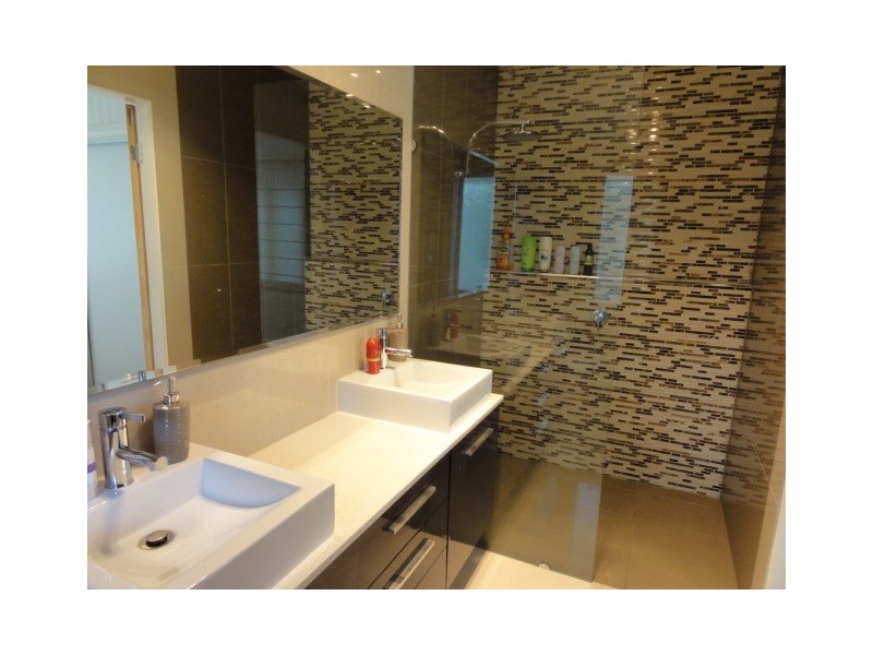 16 Glen Street, Coorparoo QLD 4151