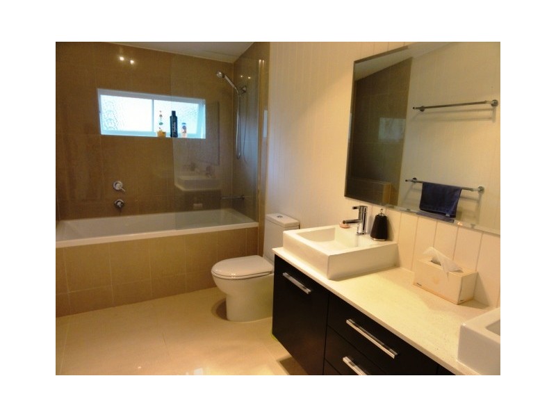 16 Glen Street, Coorparoo QLD 4151