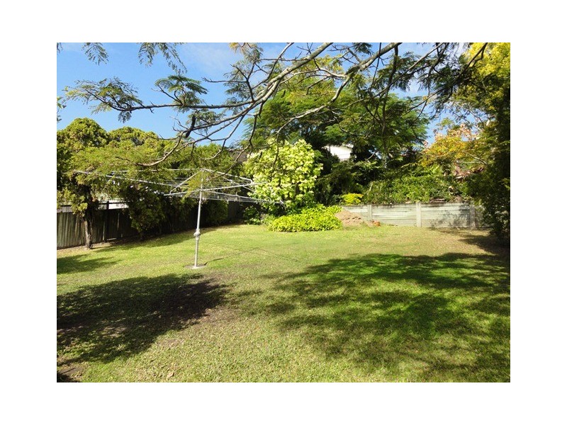 18 Headfort Street, Greenslopes QLD 4120