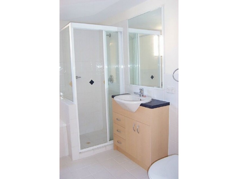 18/3 Vectis Street, Norman Park QLD 4170