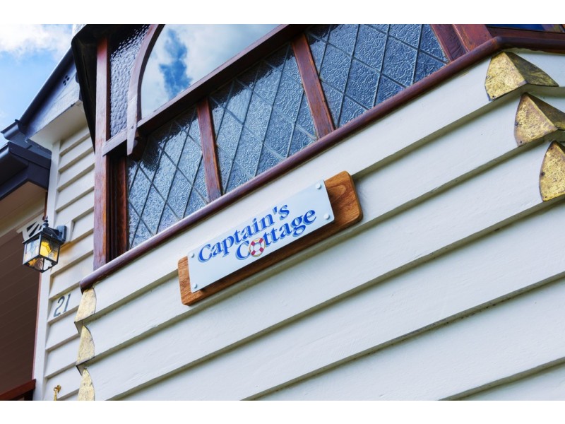 21 Waterloo Esplanade, Wynnum QLD 4178