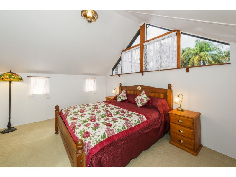 21 Waterloo Esplanade, Wynnum QLD 4178