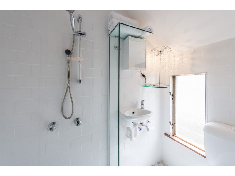 21 Waterloo Esplanade, Wynnum QLD 4178