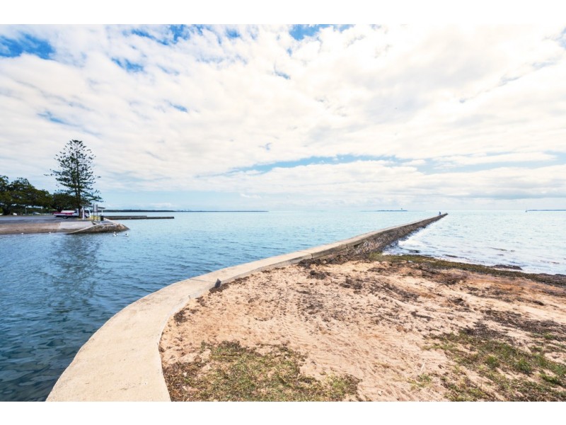 21 Waterloo Esplanade, Wynnum QLD 4178