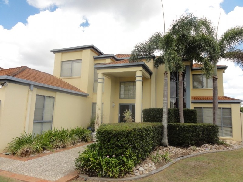 1 Oakwood Way, Carindale QLD 4152