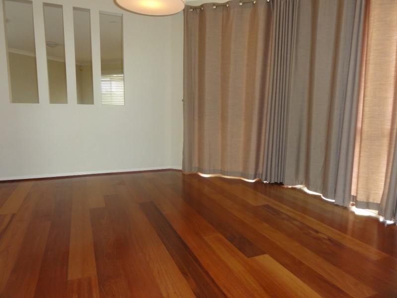 1 Oakwood Way, Carindale QLD 4152