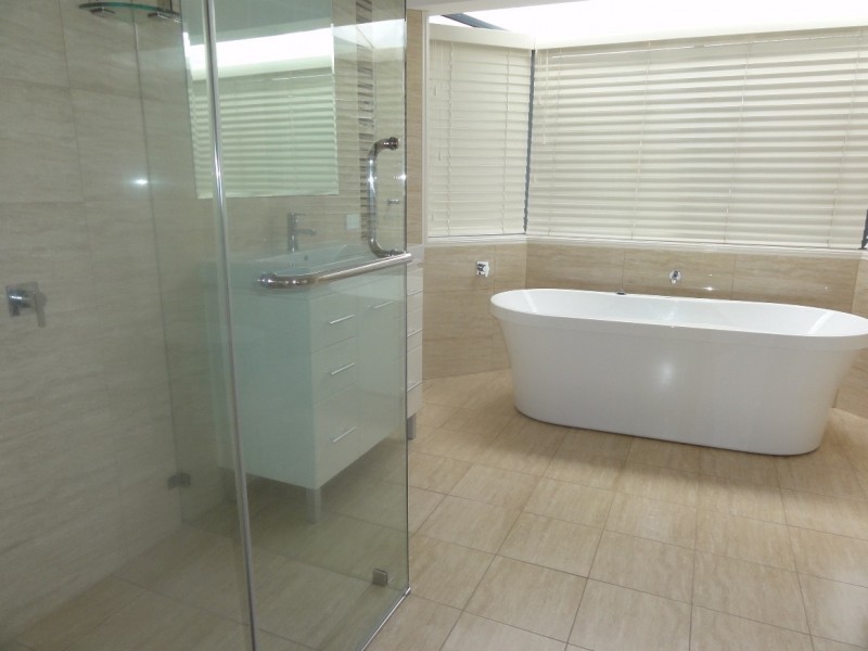 1 Oakwood Way, Carindale QLD 4152