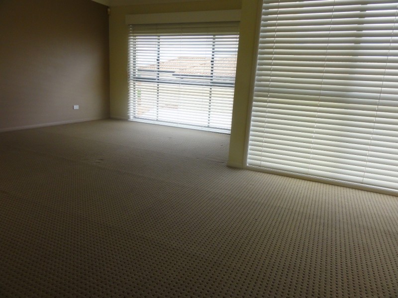 1 Oakwood Way, Carindale QLD 4152