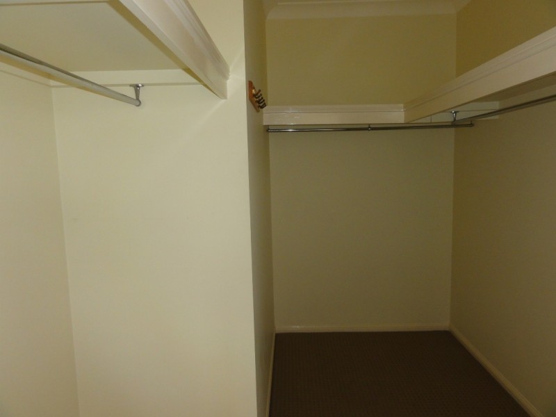 1 Oakwood Way, Carindale QLD 4152